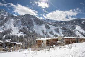 Condo Right on the Snowbird Slopes!